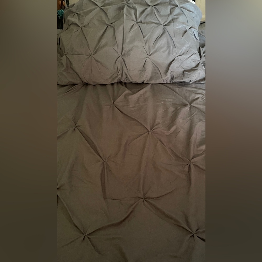 Elegant Gray Bedding Set.  ~ pin tuck - Picture 5 of 8